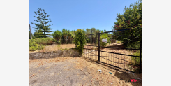 immagine-Piccolo Fabbricato Indipendente con Terreno di Pertinenza in c.da Mongina Via Priolo, 96010 Melilli SR, Italia | Fuori Zona - Villa